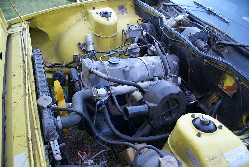 Low KM P76 6cyl in EC Running.JPG